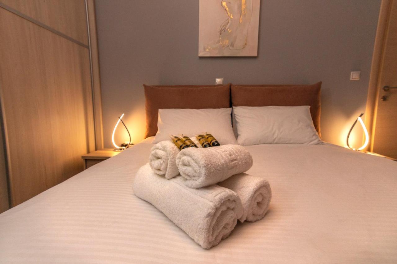 Luxury Suite 10' From The Center Athen Exterior foto